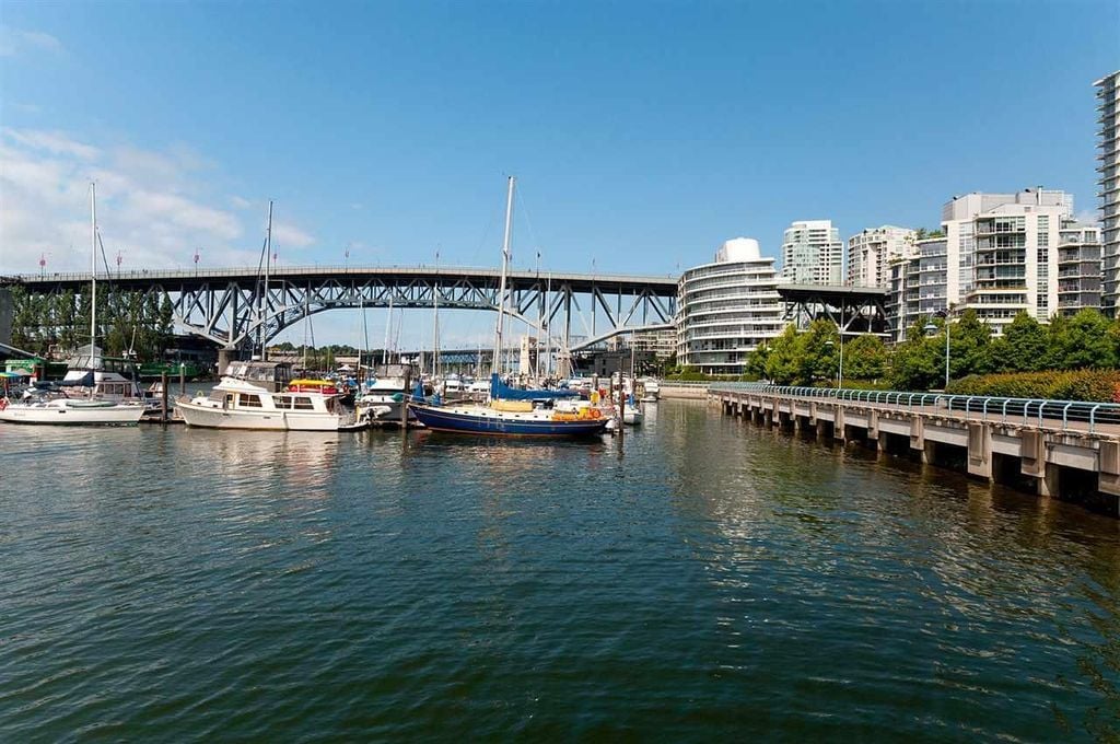638 Beach Cres, #1805