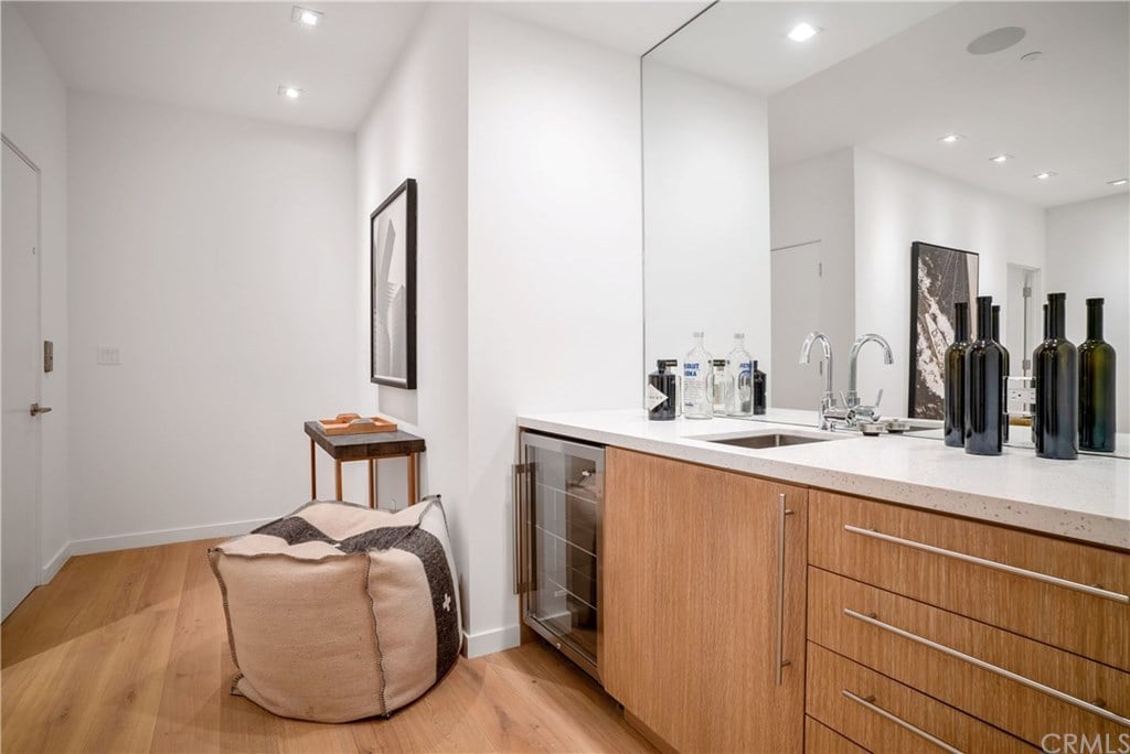 121 2nd St