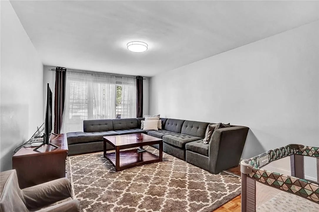 345 Bronx River Rd, Apt 3E