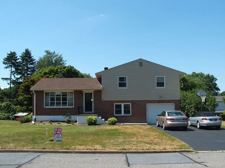 747 Henry Dr