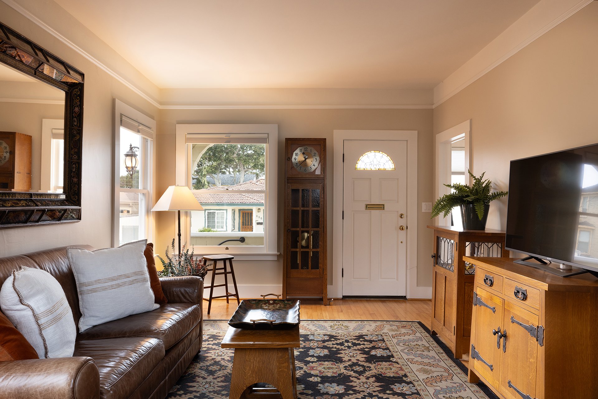 Delightful Pacific Grove Cottage - 405 Carmel Ave