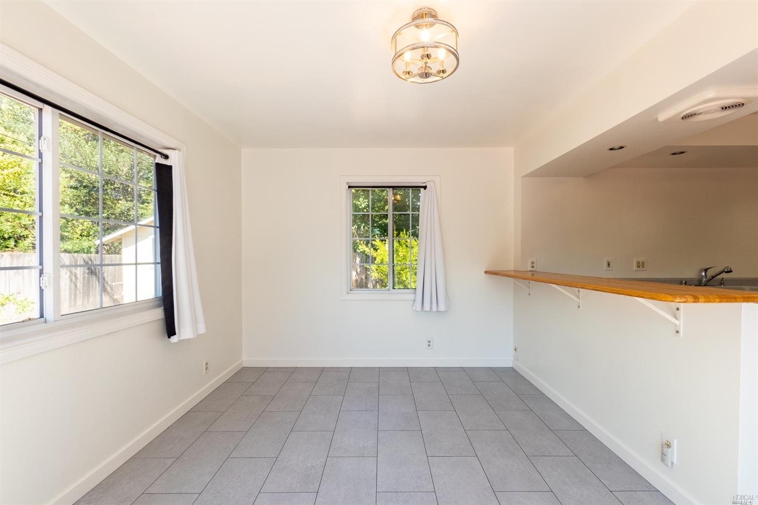 6 Boulevard Ct