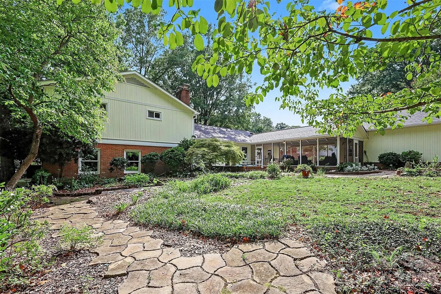 6122 Yellowood Rd