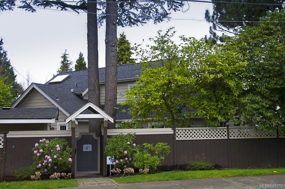 2861 Cadboro Bay Rd