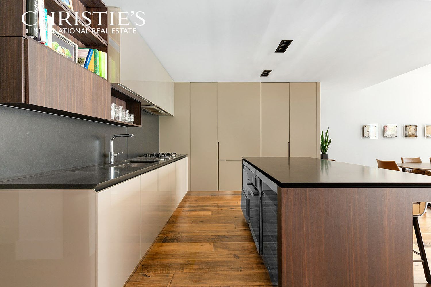 155 West 18th St, #304