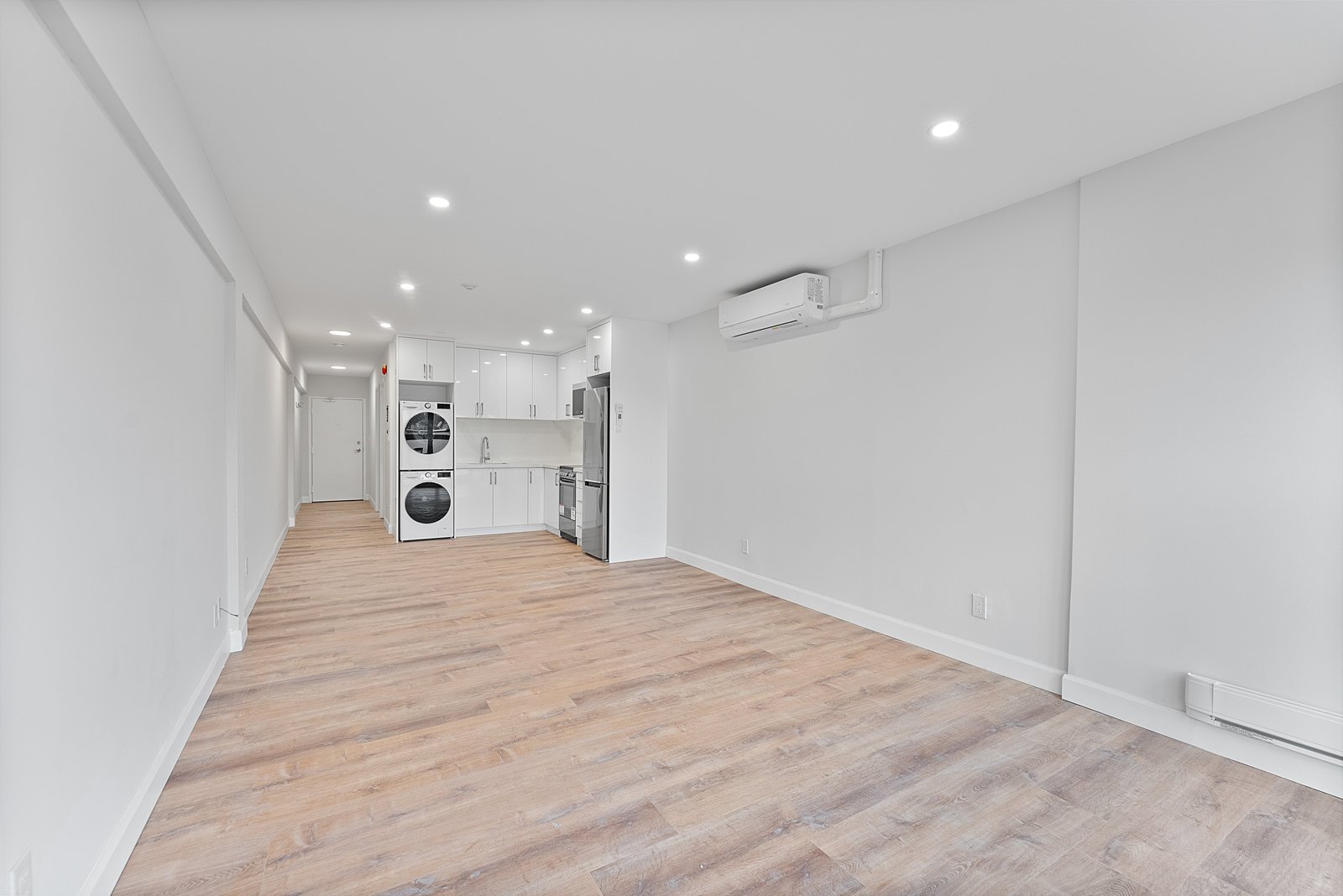 1328 Gerrard Street E 302