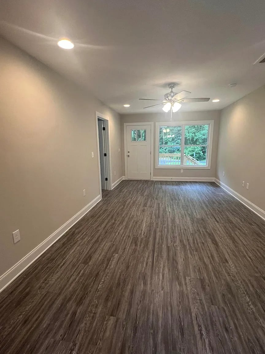 375 Woodside Ln