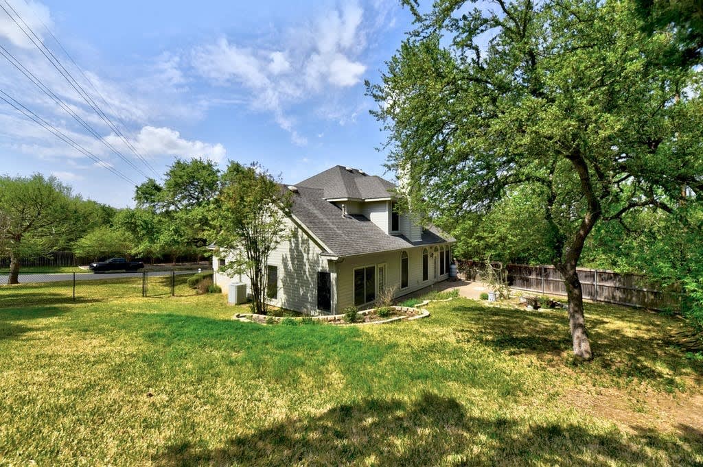 1107 Bowie Rd