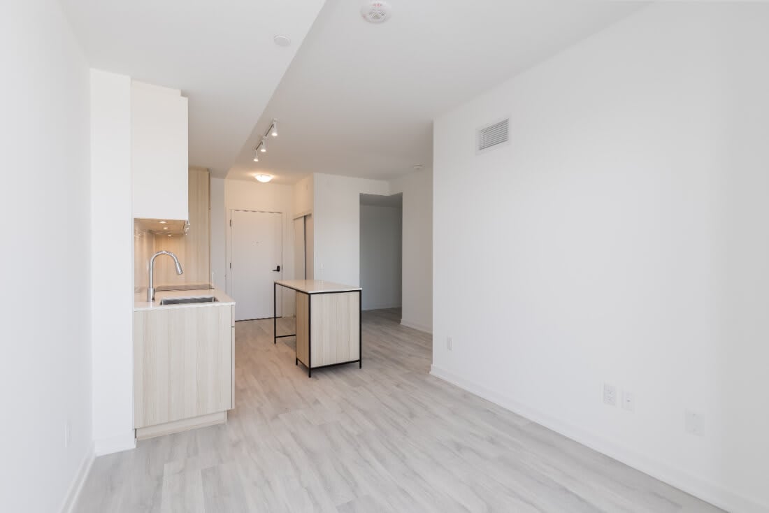 Unit 522 – 215 Lakeshore Rd W