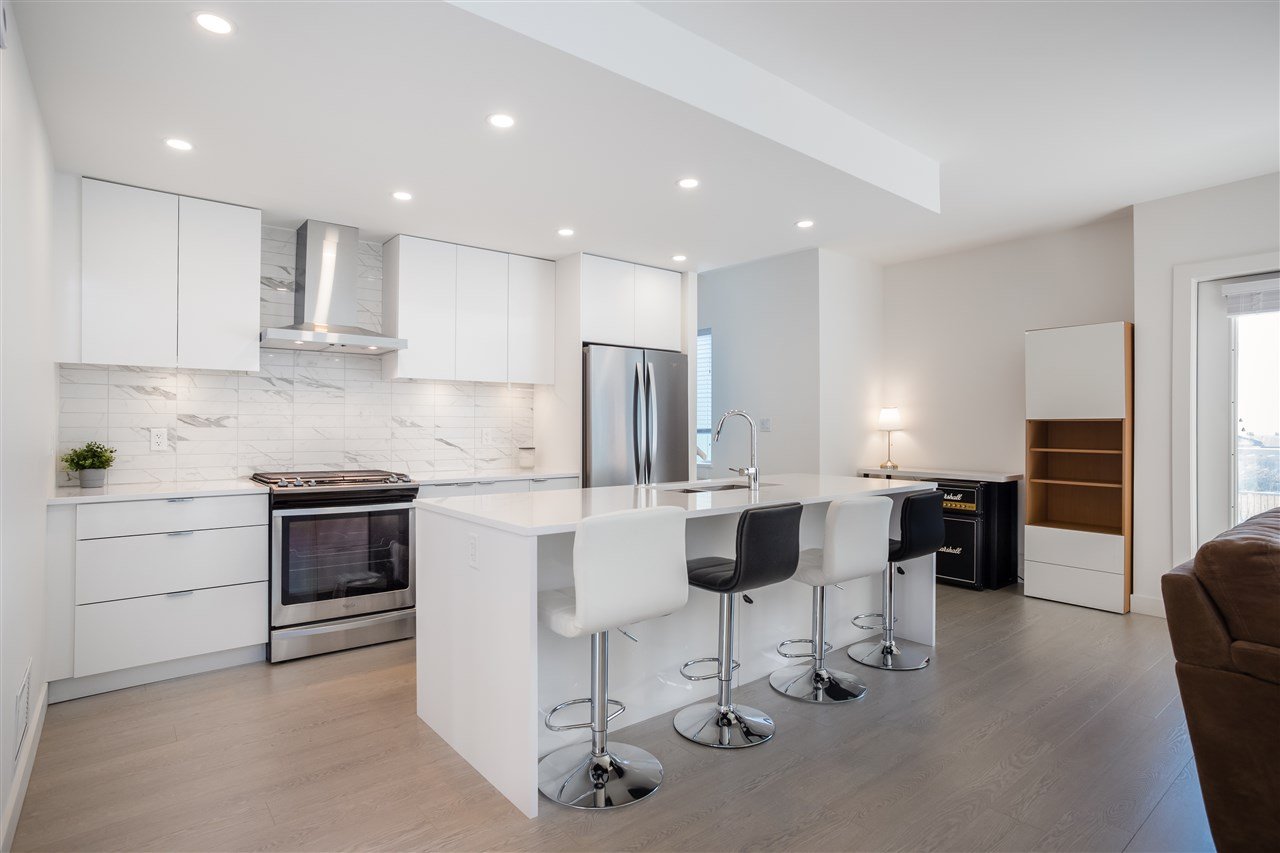 16-3596 Salal Dr