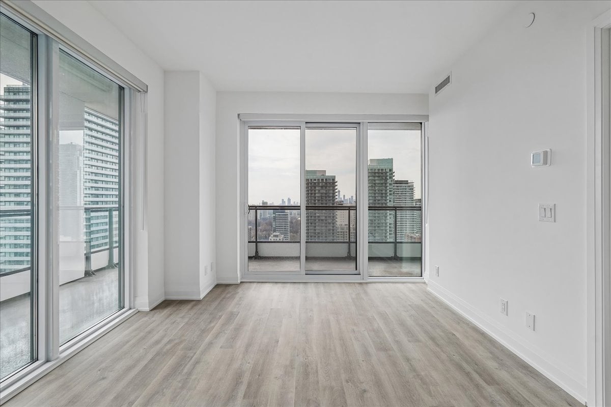 2-bedroom, 2-bathroom CORNER suite