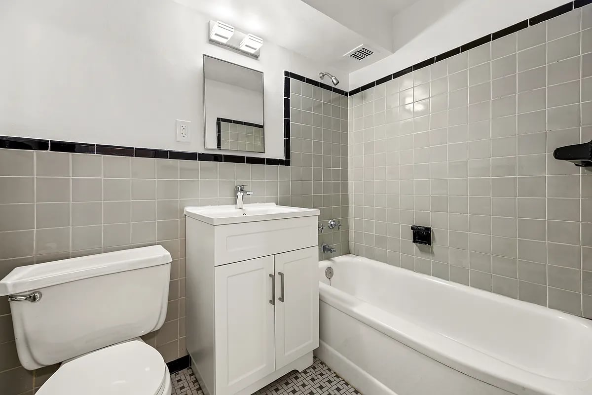 21-66 33rd Road Unit: 12B