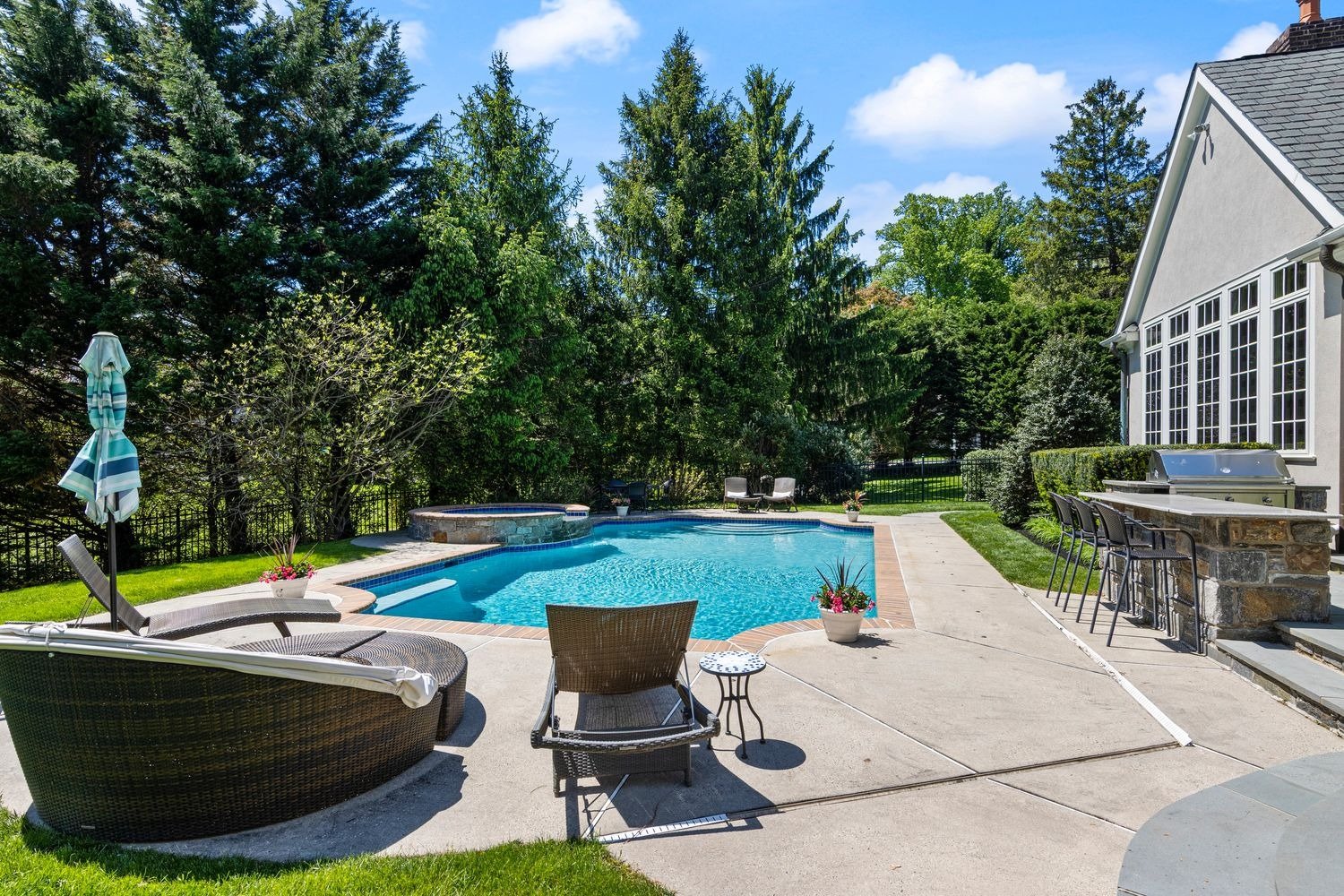 775 Parkes Run Ln