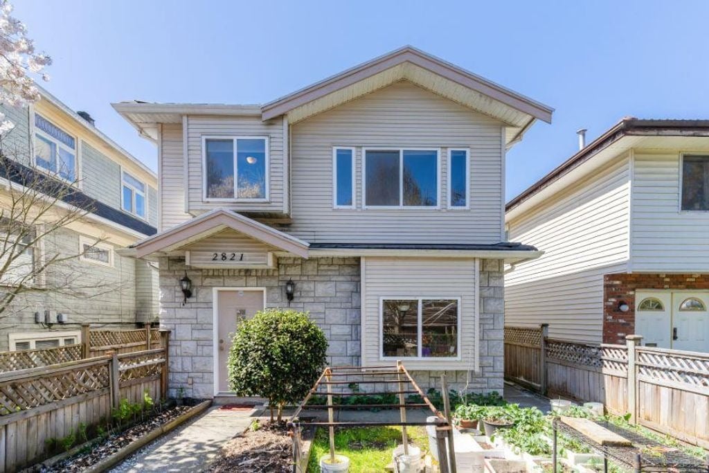 2821 Victoria Dr