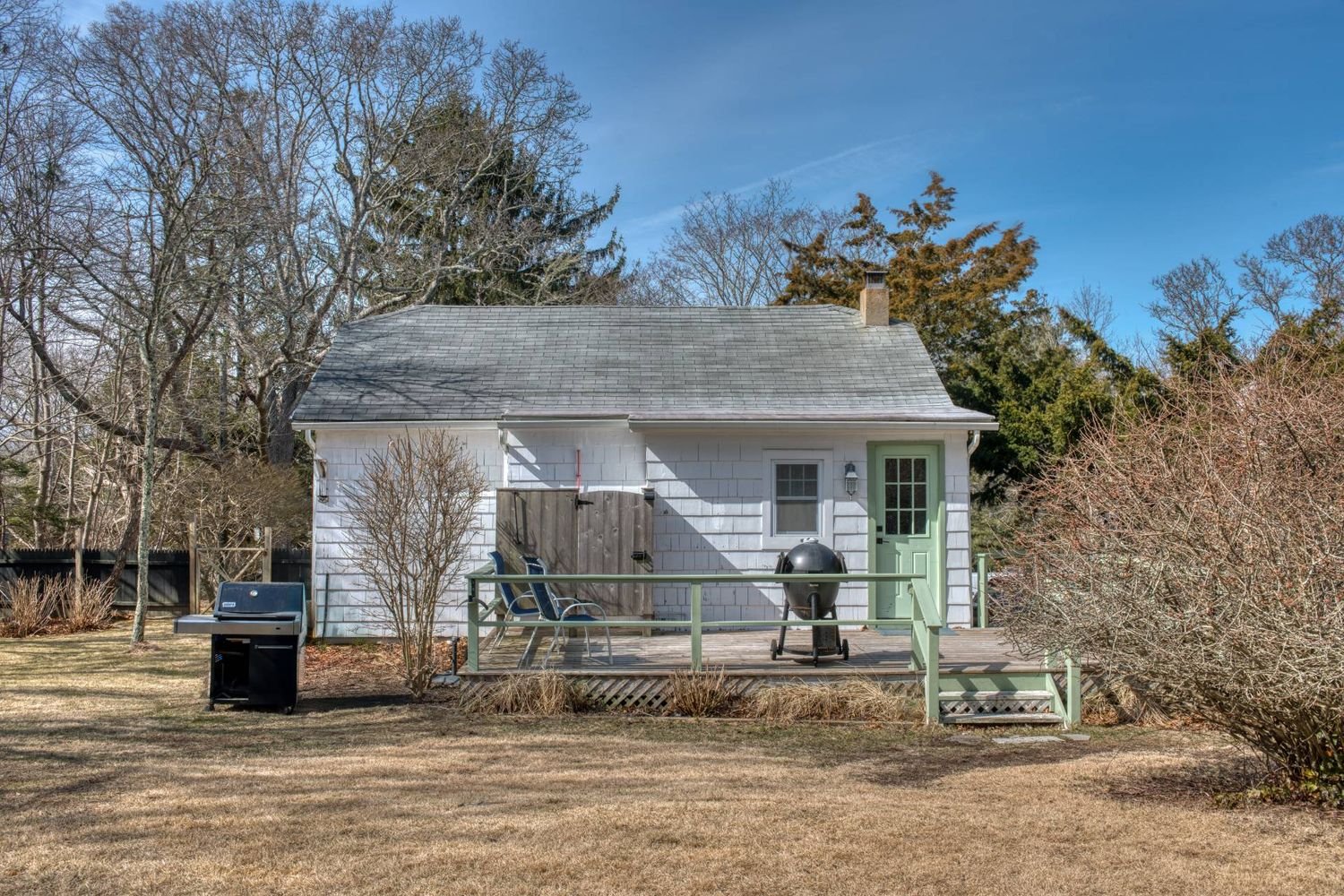 Charming Southampton Cottage Near Little Fresh Pond
