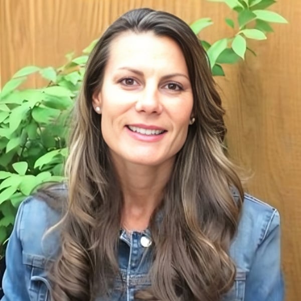 Kari Oswold Lake Almanor, CA Real Estate Agent Headshot