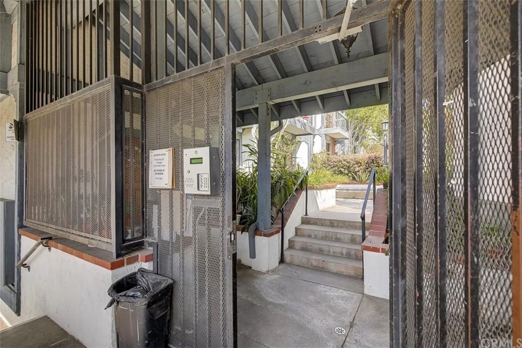 5743 Monte Vista St, Unit 6