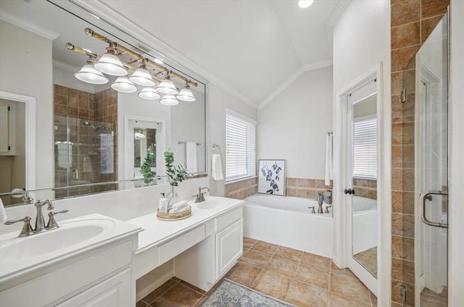 11907 Canyon Rock Ln