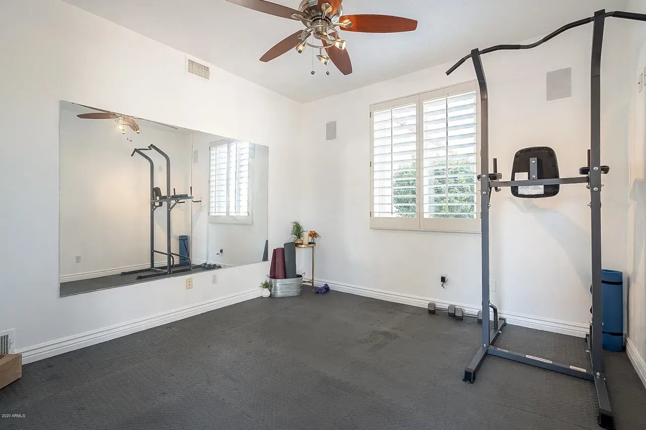 6115 E SHANGRI LA Rd