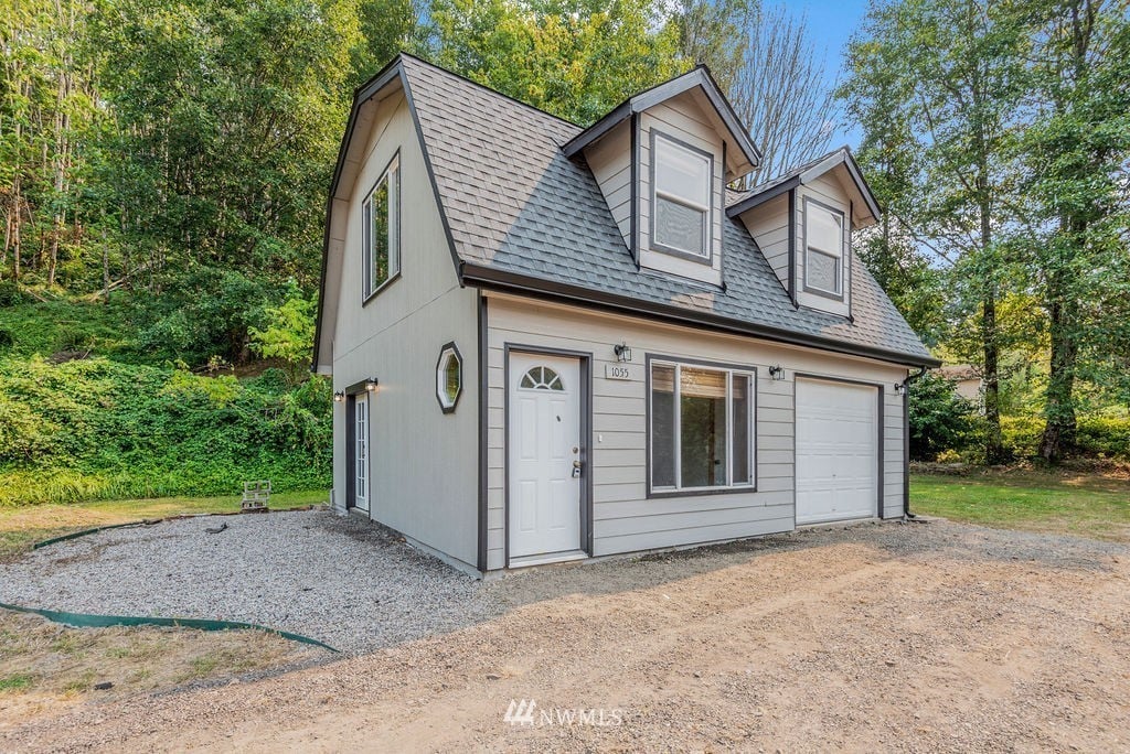 1055 Holcomb Rd