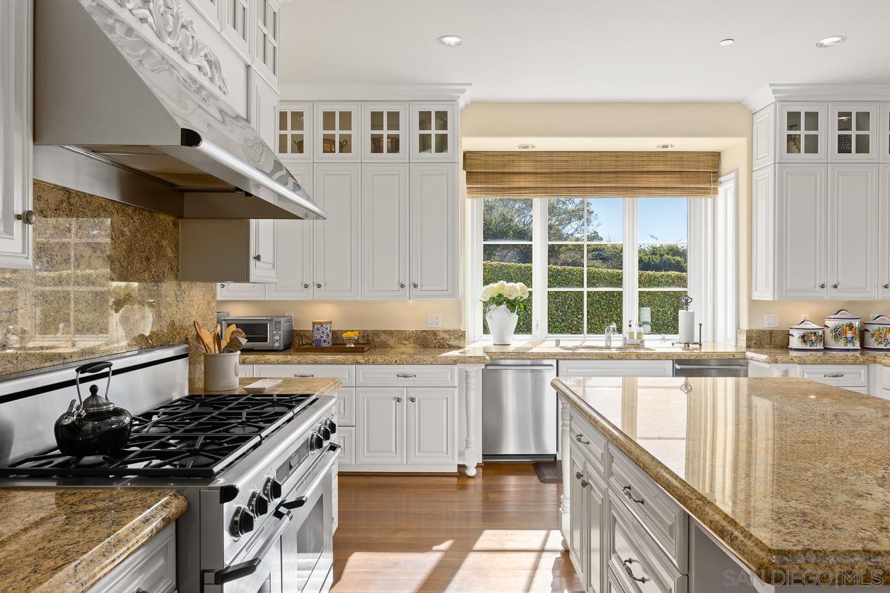 9860 La Jolla Farms Rd