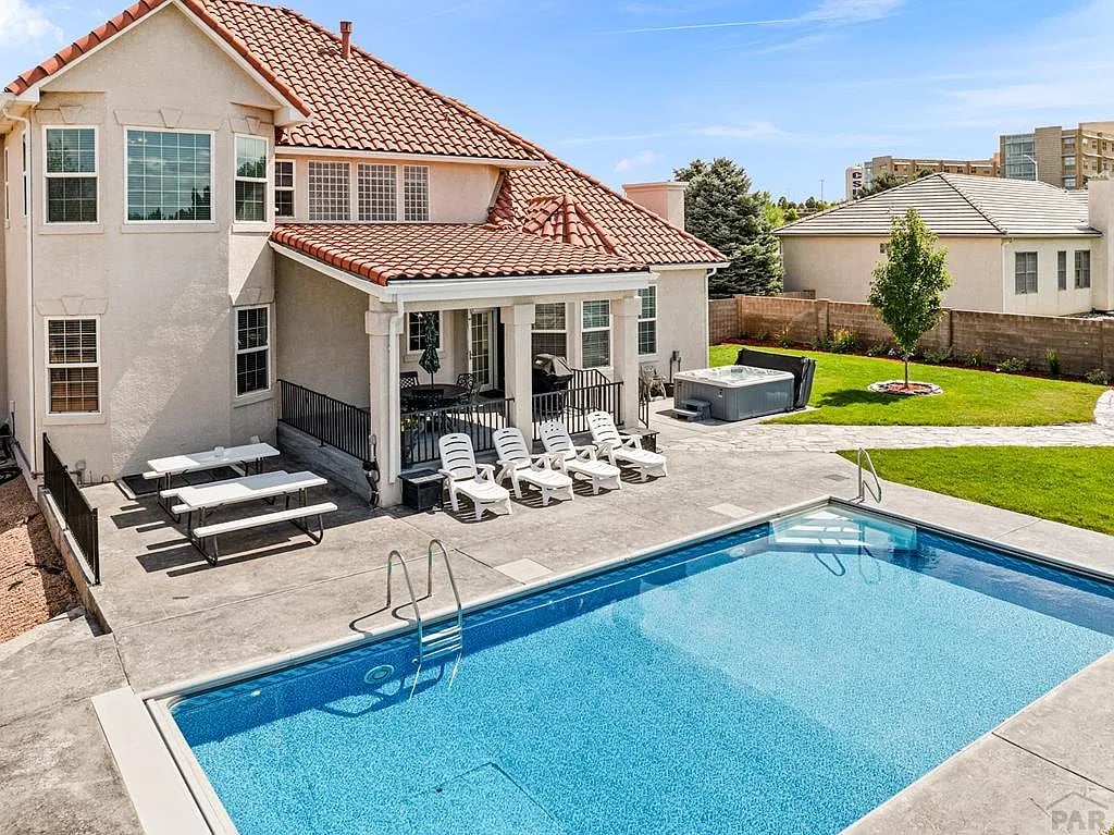 3938 Augusta Ln