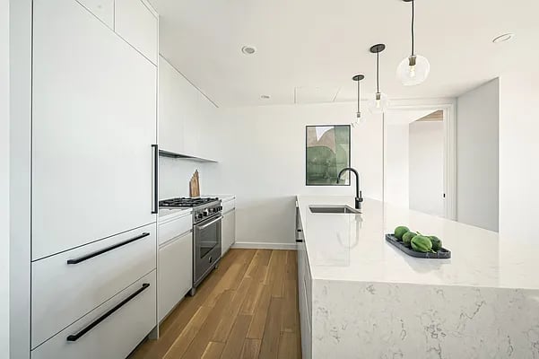 710 Metropolitan Avenue #2L+