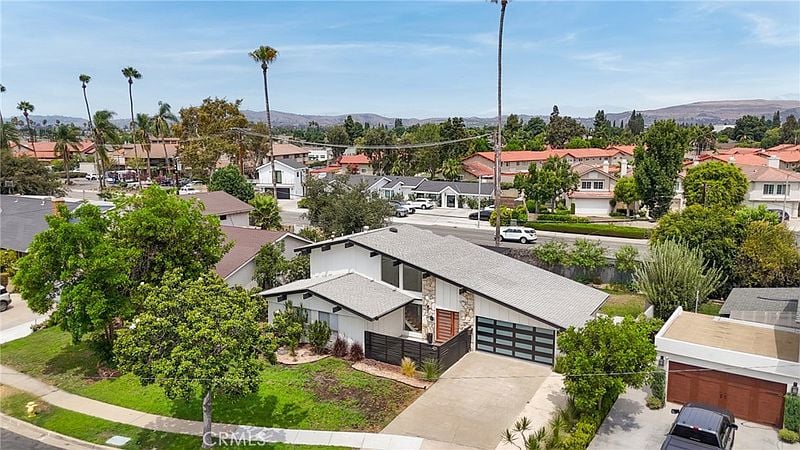 421 Larry Ln