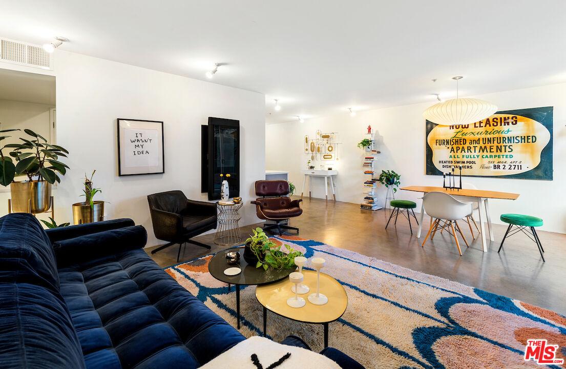 5806 Waring Ave Unit: 2