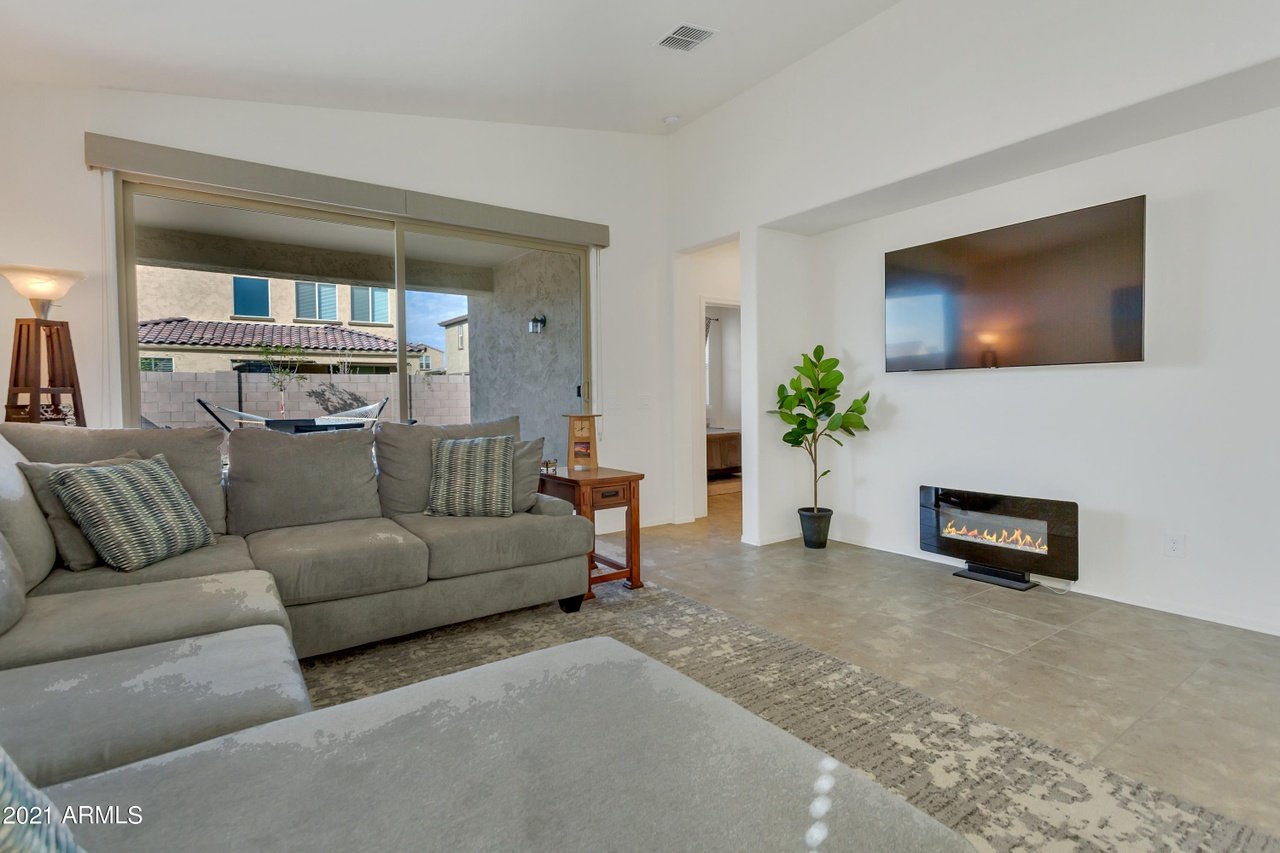 538 E Balao Dr
