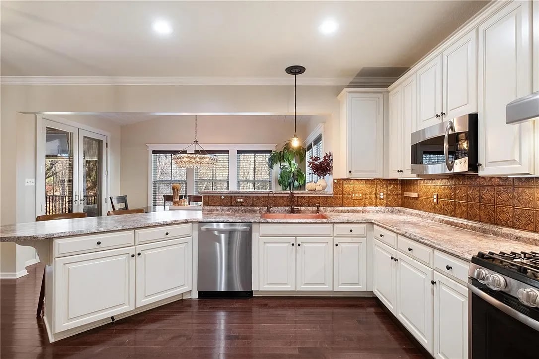 208 Long Ridge Dr