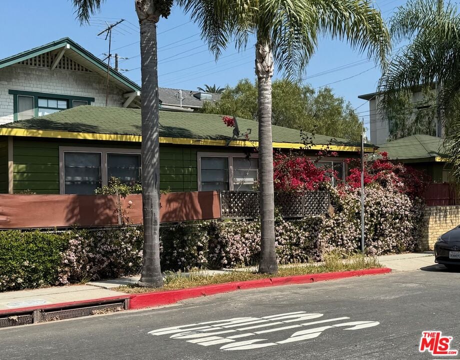 802 Superba Ave. Venice