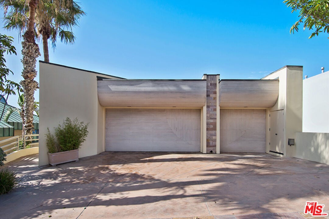 Solis Crest, Broad Beach Rd, 90265