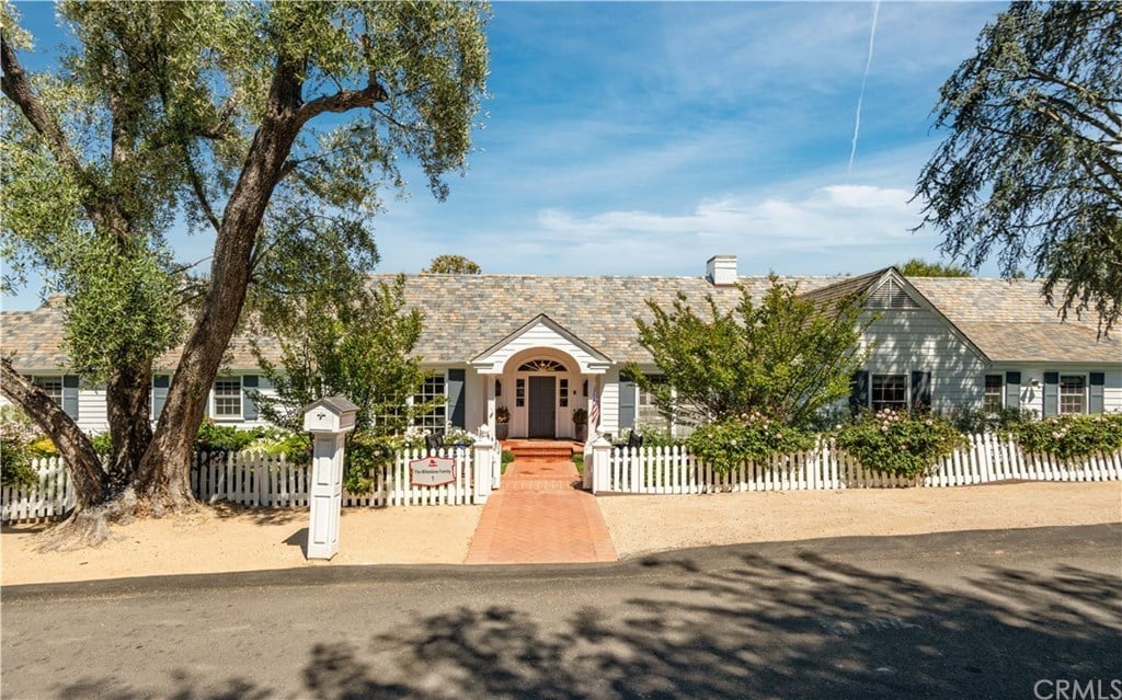1 Williamsburg Ln