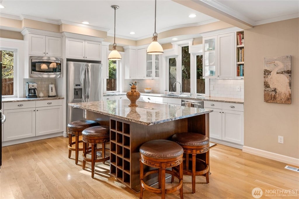 11257 Champagne Point Rd NE