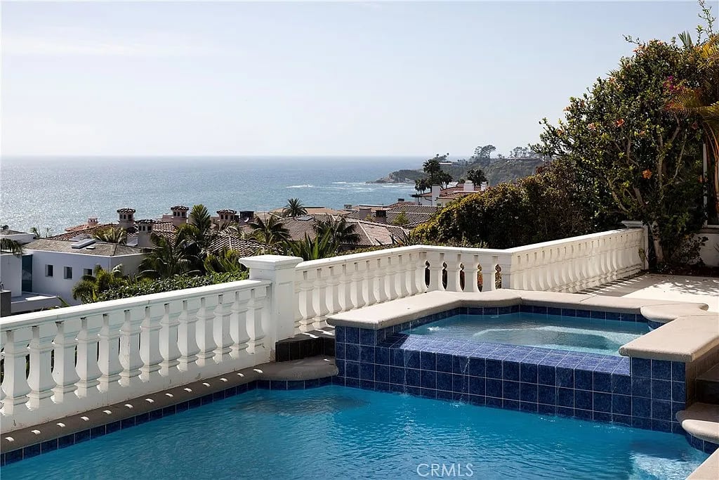 71 Ritz Cove