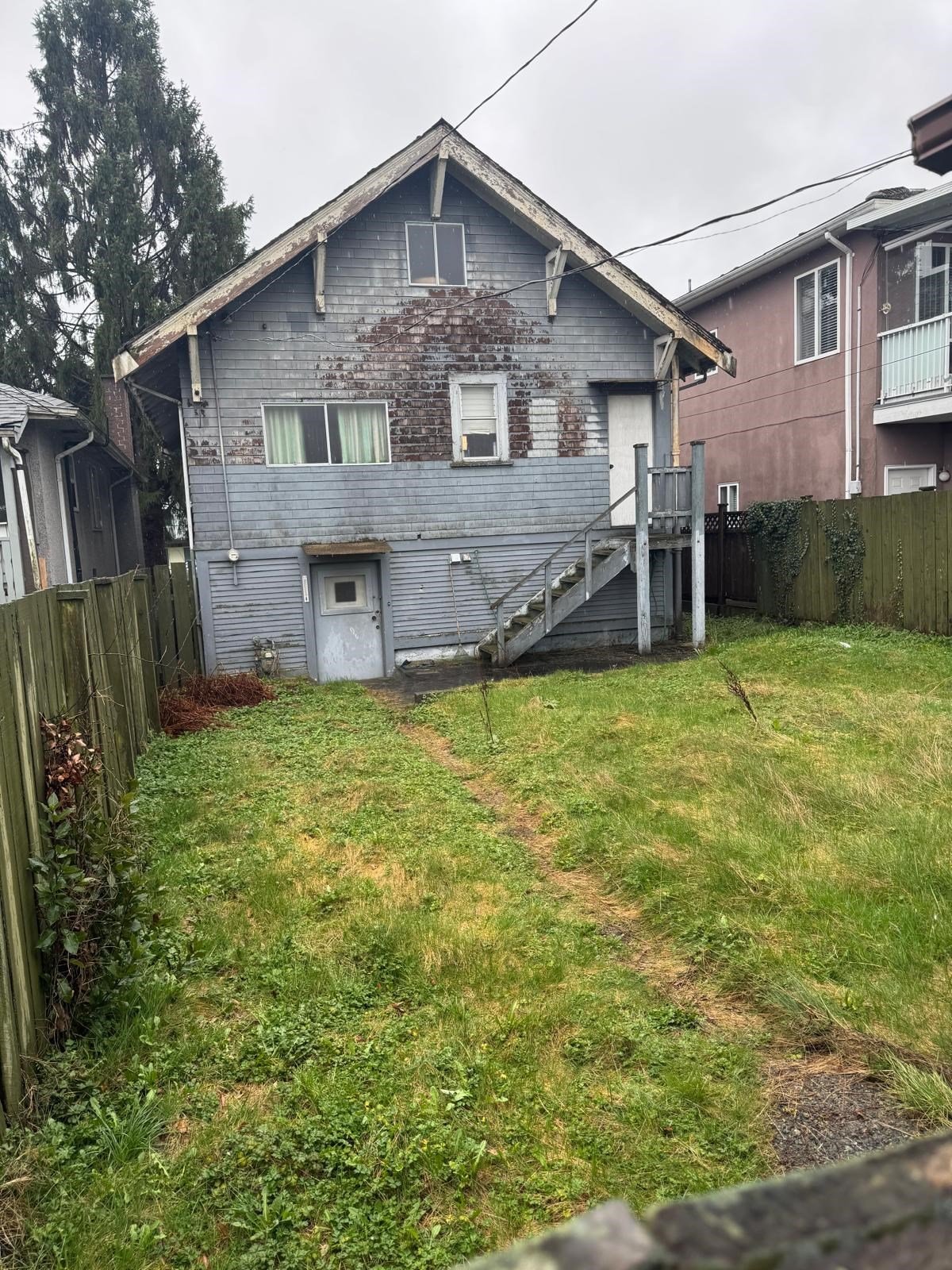 2117 E 54th Ave