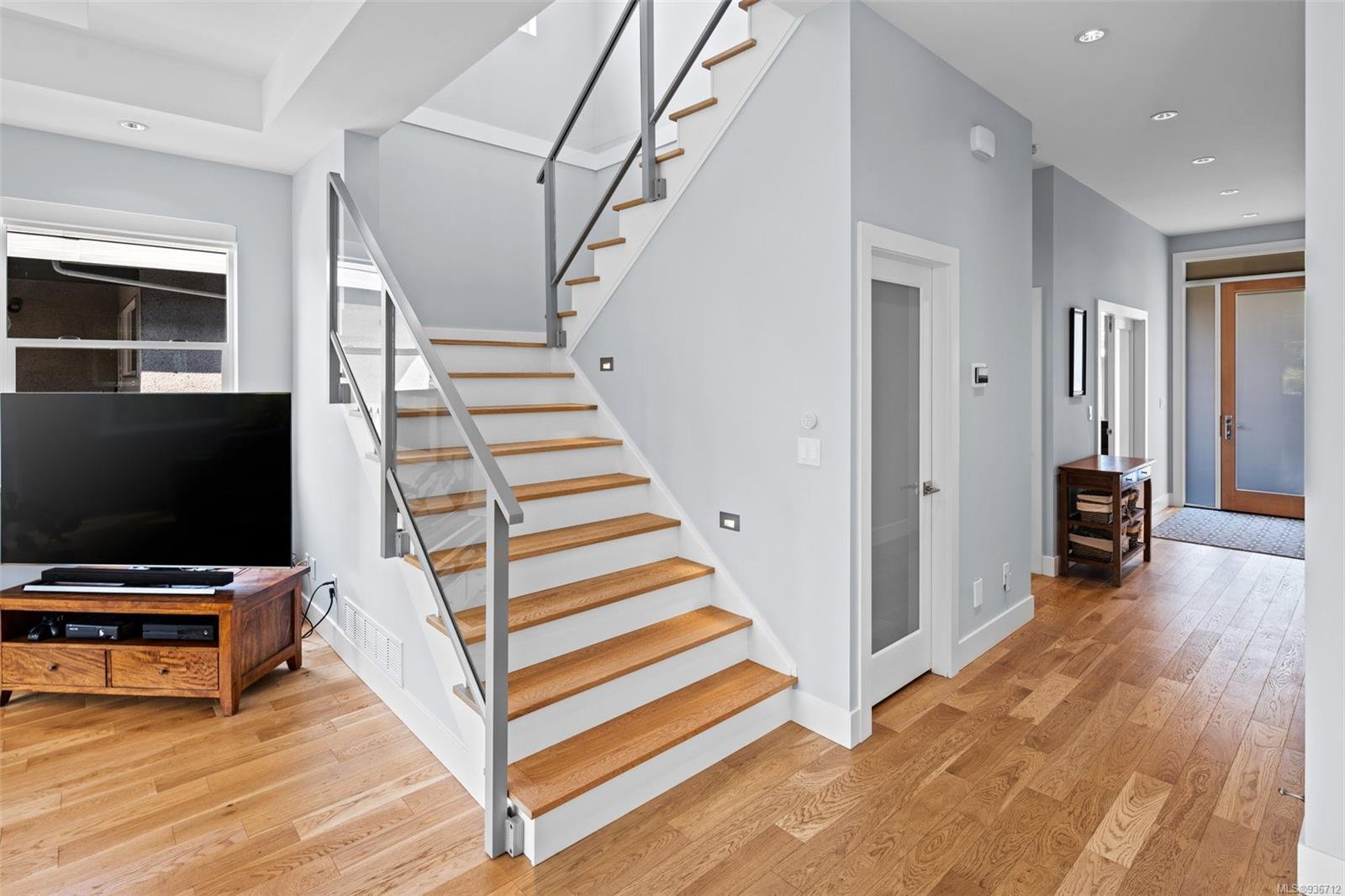 106 Moss St