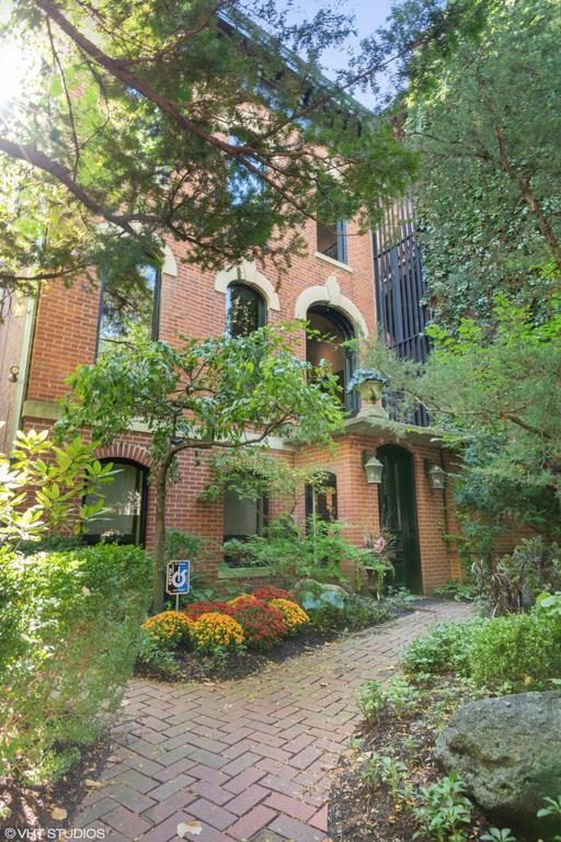 855 W Webster Ave