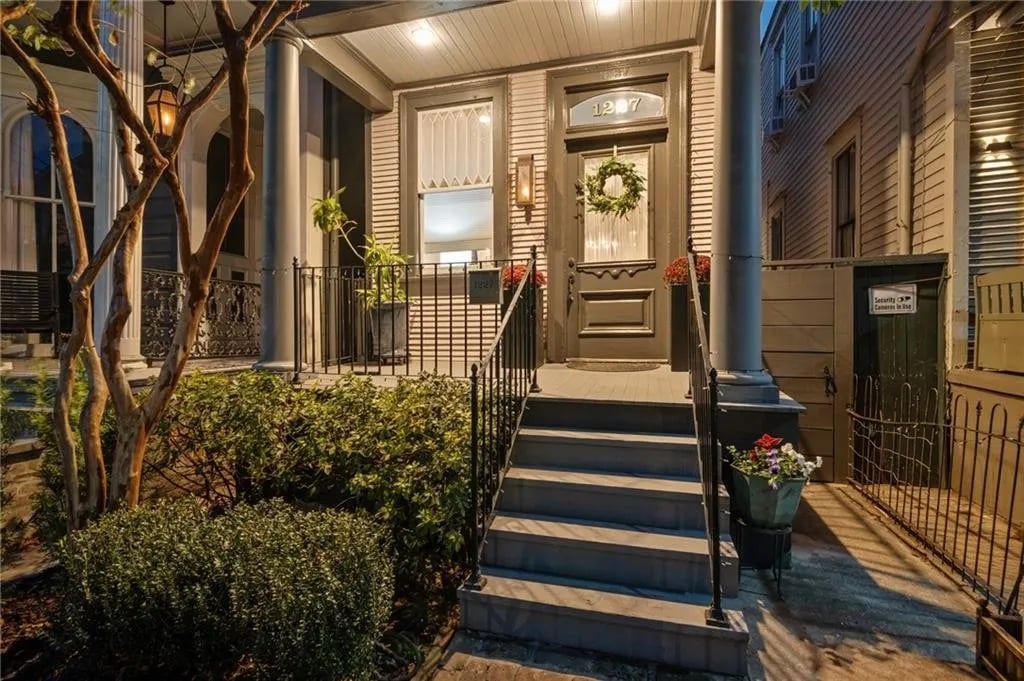 1227 Annunciation St