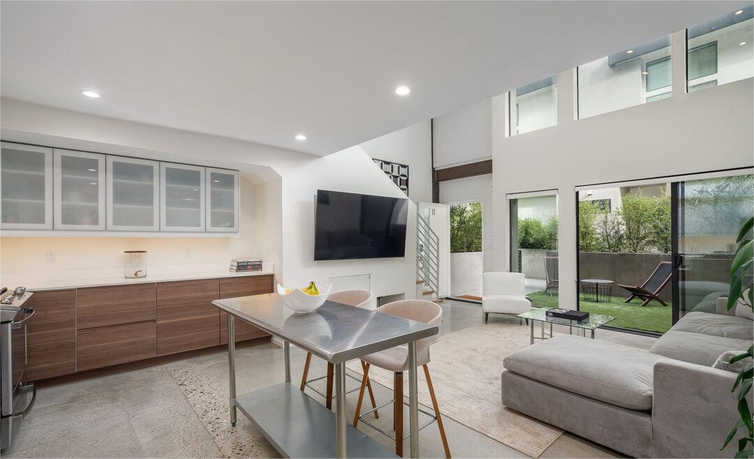 Modern Condo Living in Prime Silver Lake Location