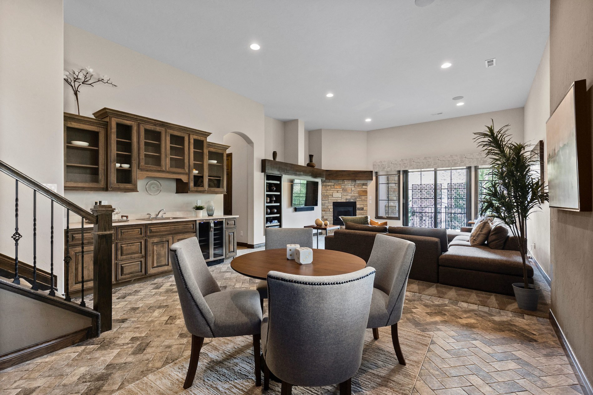 8122 Raphael Lane