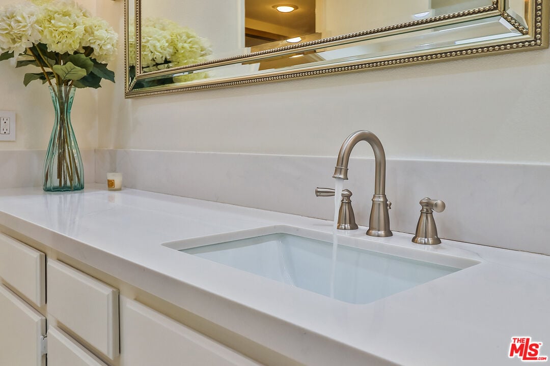 18100 Burbank Blvd Unit 19