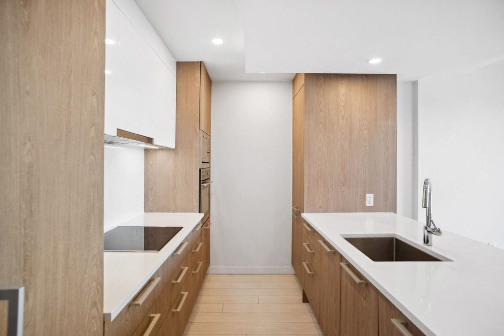 285 E 10th Ave, #704