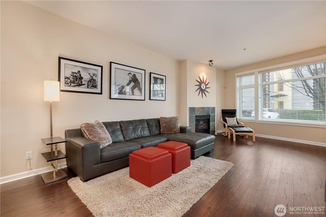 1900 Alaskan Way #105