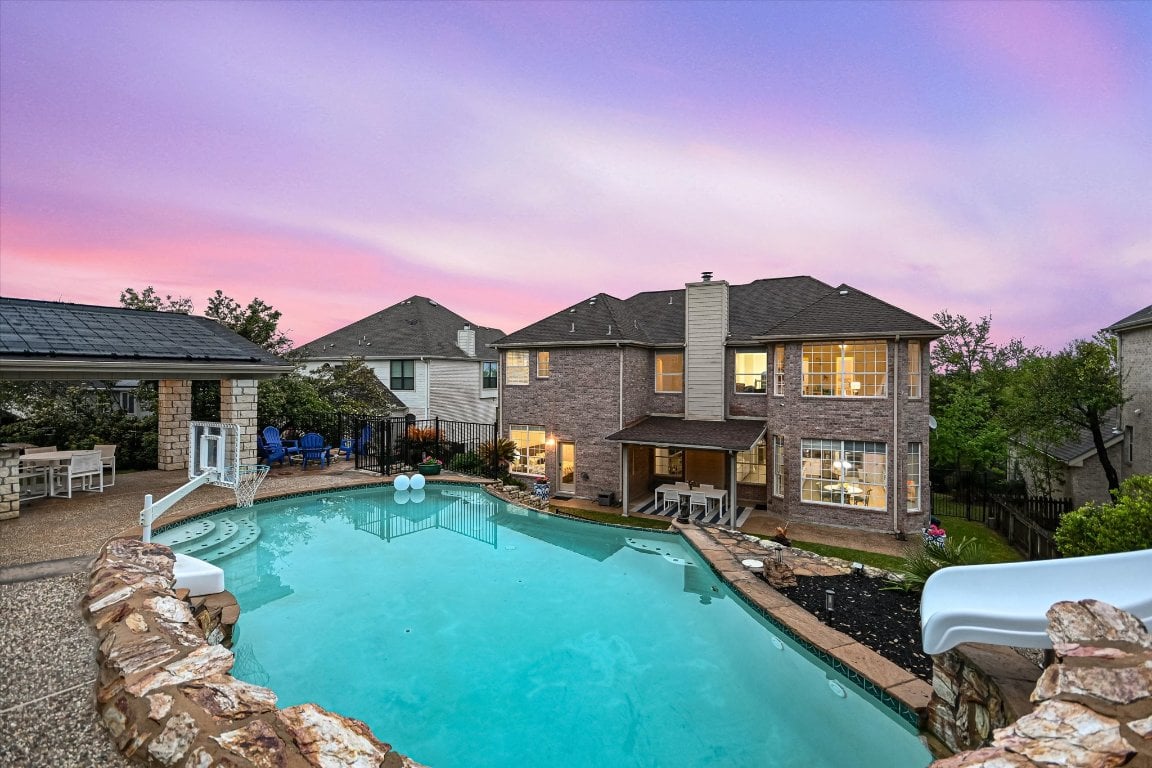 2112 Cliffs Edge Dr