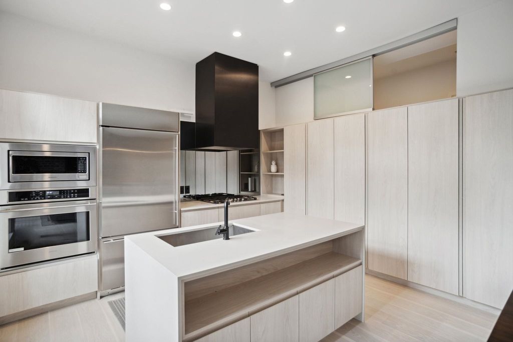 300 Salter St, #106