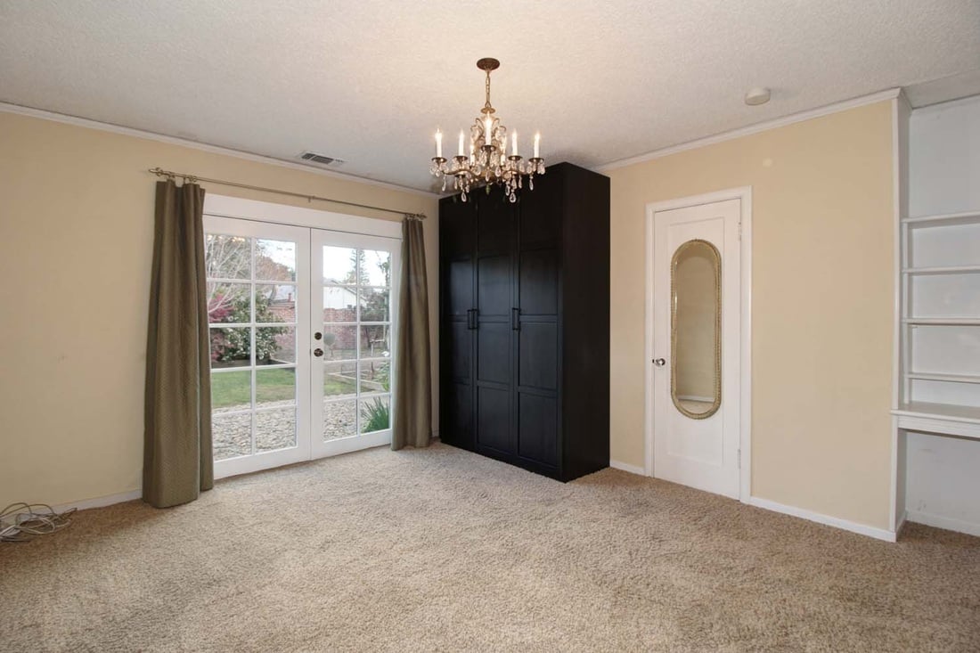 Just listed! Darling Elmhurst home