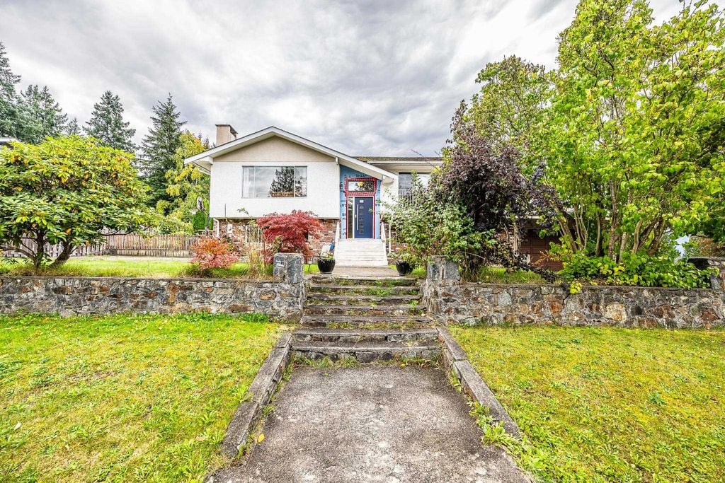 2332 Argyle Cres