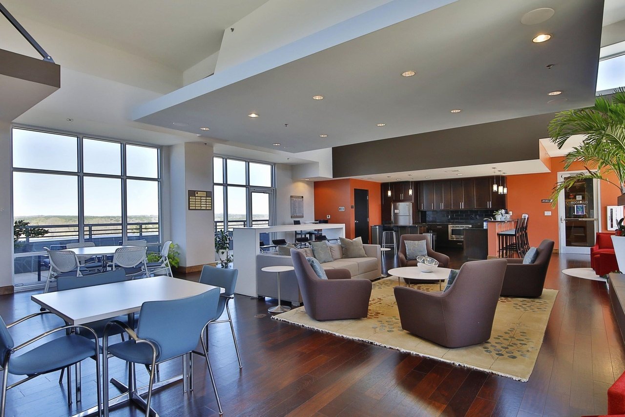 140 W Franklin St #514